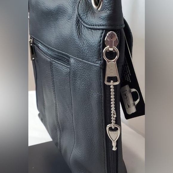 Roma woman’s black concealment genuine leather crossbody handbag zip closure - Picture 4 of 10